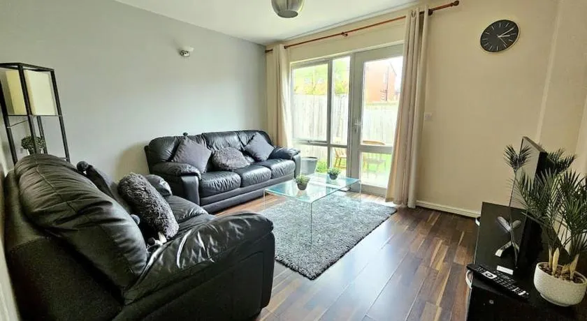 Baltic Townhouse, 4 Bed, Parking - Pass the Keys - Image 1