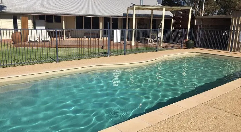 Carinya Caravan Park - Image 1