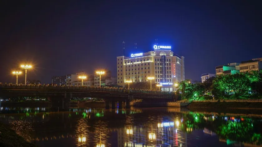 Qianjing Boutique Hotel (Yulin Yutian Palace) - Image 1