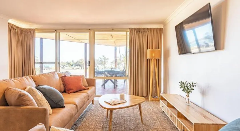 Blue Waters - Beachfront and River View - Sleeps 6 -Central Kalbarri - Image 1