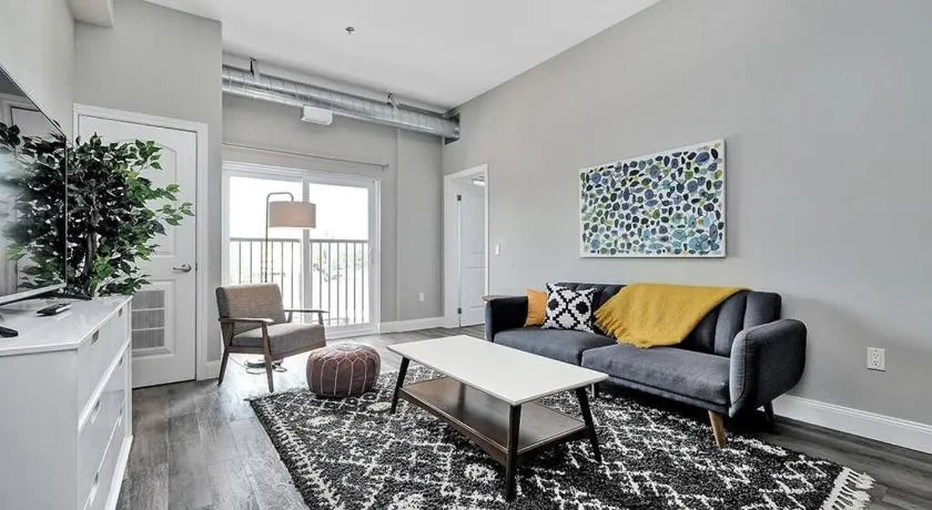 High-end condo downtown Kingston near RMC Queens - Image 1