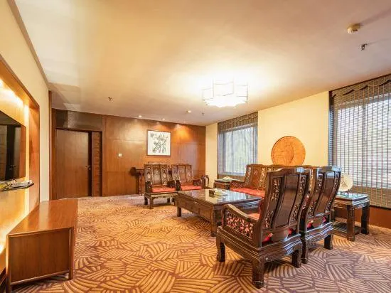 Queli Hotel - Image 1