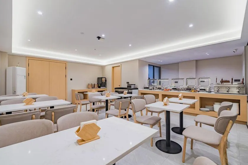 ELong Anyun Hotel - Image 1