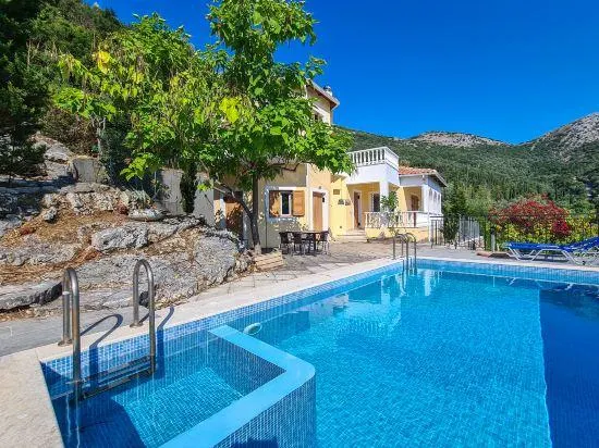 Villa Victoria - 3 Bedroom Villa With a Private Pool - Image 1