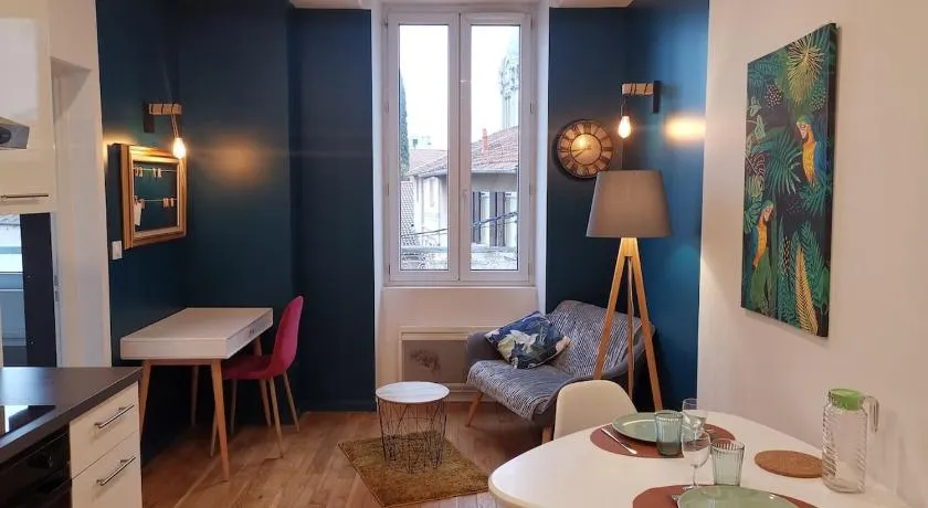 T2- Idéalement situé, pour votre séjour à Valence! - Image 1