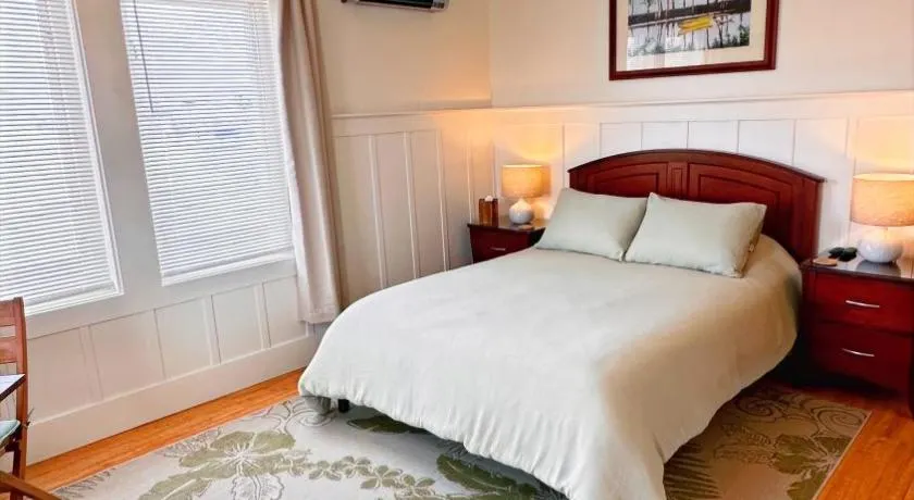 Hilo Town Inn - Image 1