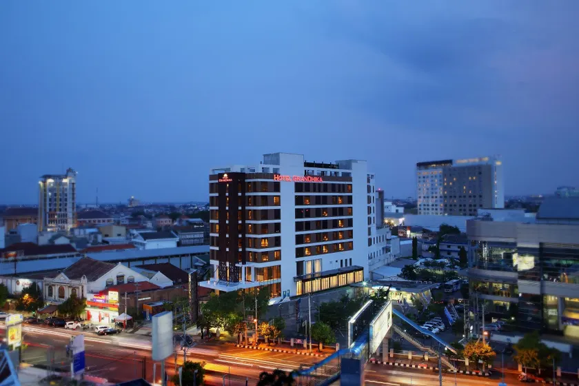 Hotel Grandhika Pemuda - Image 1