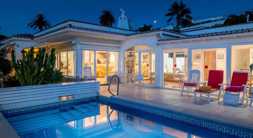 Privat villa 3br & 2Bth, 6 sovepladser, Pool, BBQ, fantastisk udsigt - Image 1