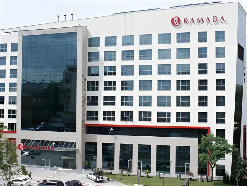 Hotel Ramada Pitesti - Image 1