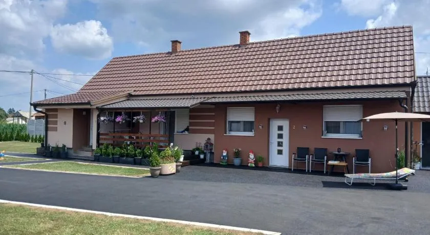 Domaćinstvo Pocikini Zasavica - Image 1