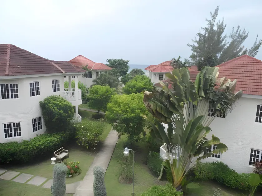 Pipers Cove Resort - Image 1