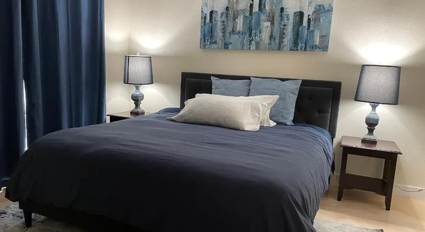 Newly Remodeled Family Friendly 3B/2B House - Image 1