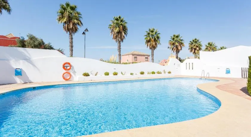 Bonito apartamento en campo de golf con piscina - Image 1