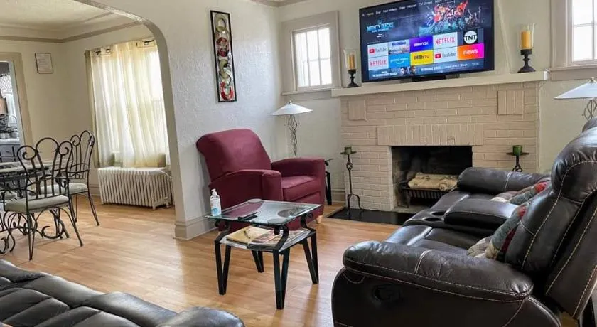 2 BR Apt near Great Lakes Naval Base and 6 Flags - Image 1