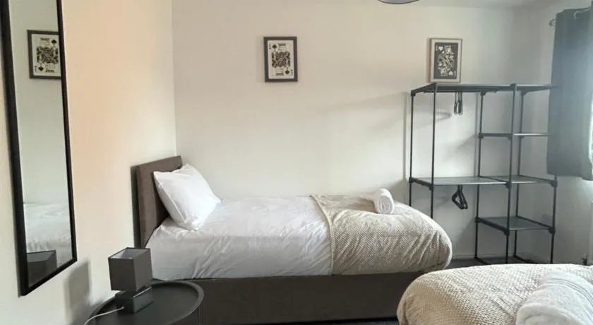 Ursa House, Work Stays Welcome, Free Parking - Image 1