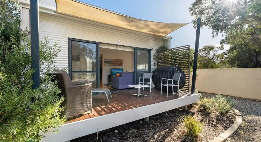 Paradise at Footprints Preston Beach - Image 1