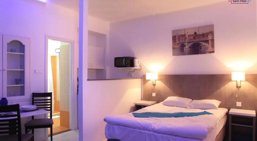 Szín-Ház Apartman - Image 1