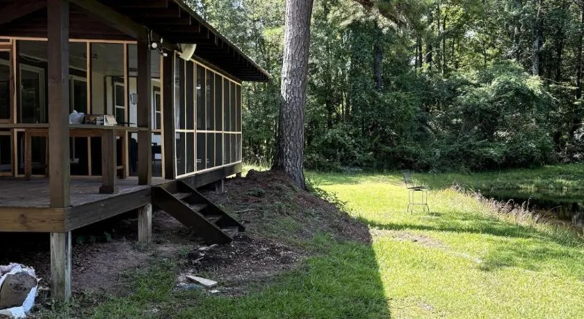 Peaceful Lake House - Image 1