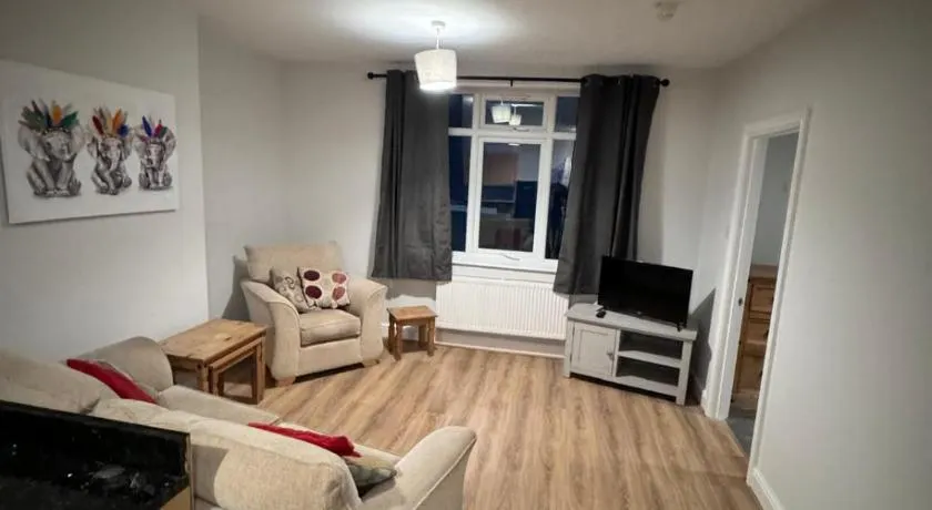 18F Station Flat -2 Bedroom Workstays UK - Image 1