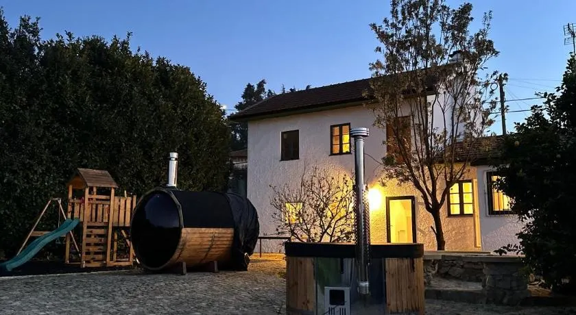 Sauna, Jacuzzi, Firepit, Playground - Oporto and Beach 15min - Image 1