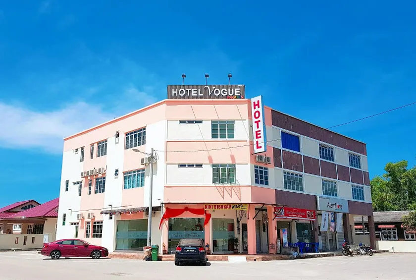 Hotel Vogue Rompin - Image 1
