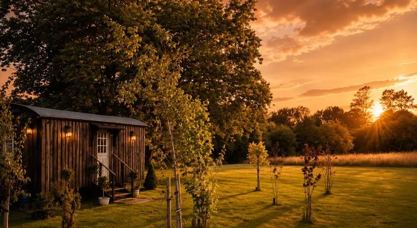 Mountbatten Shepherds hut & Buckhurst Shepherds hut - Image 1