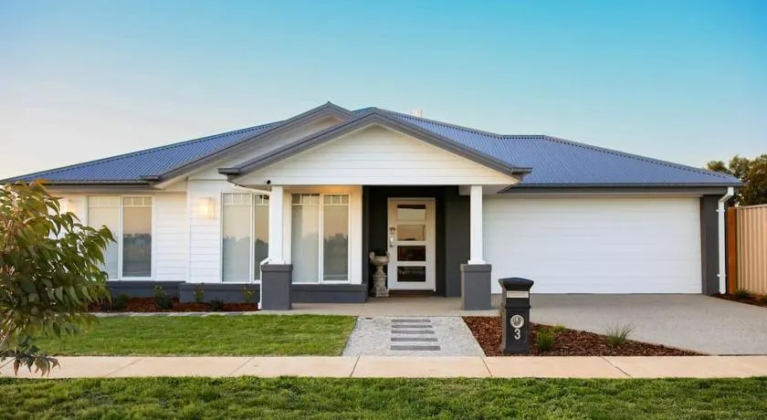 Luxury Lake Nagambie Retreat - Image 1