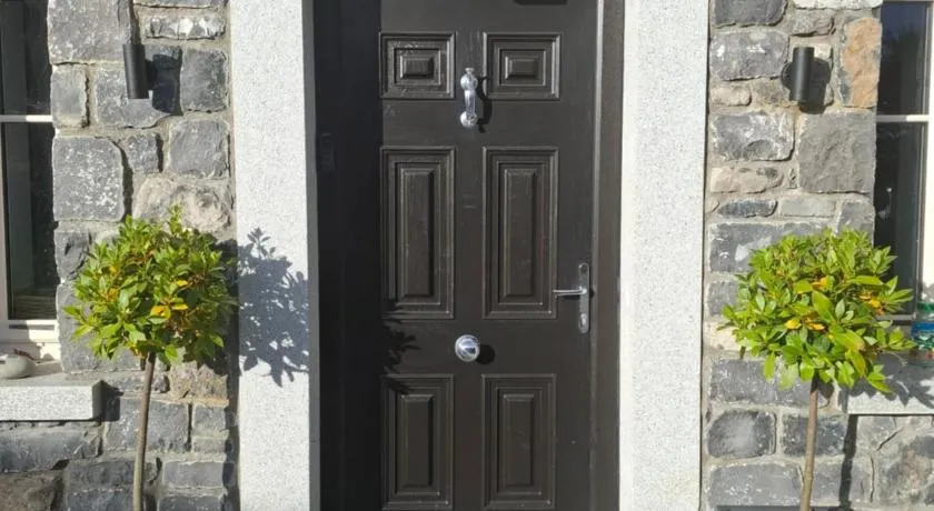 Country Home - Image 1