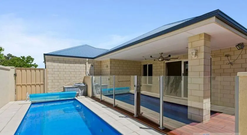 Premium Large Cosy Home with Private Pool - Image 1