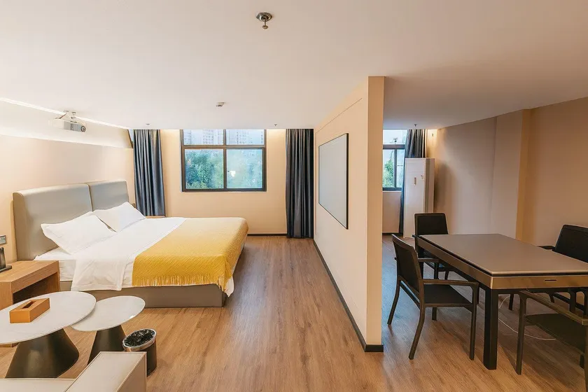 THE DREAM-HOTEL - Image 1