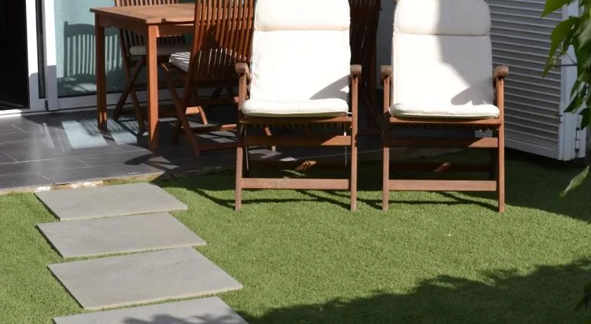 Bonito apartamento con jardín - Image 1