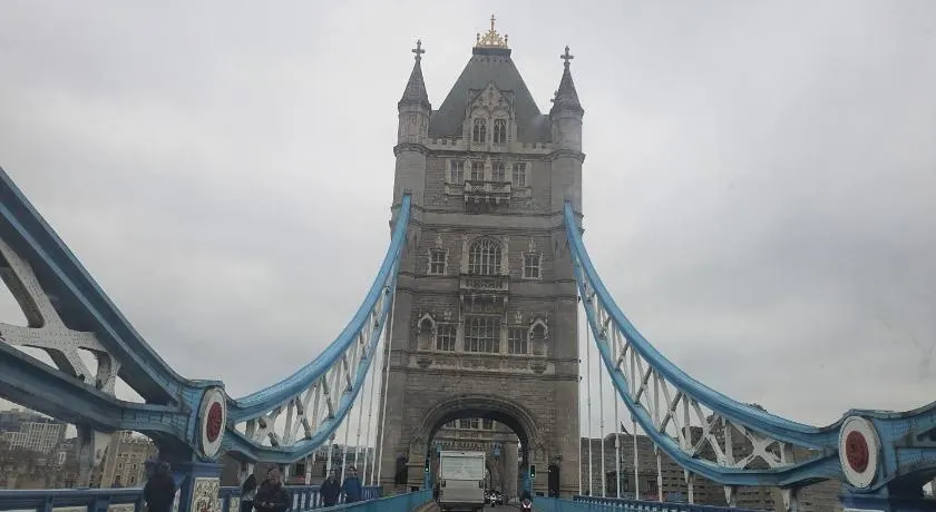 WALKING TO TOWER BRIDGE - Image 1