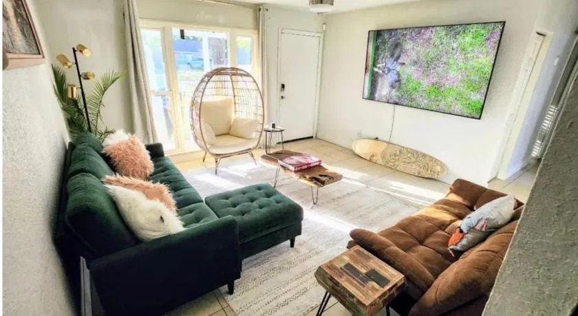 Orlando Turquoise Beach Bungalow - Image 1