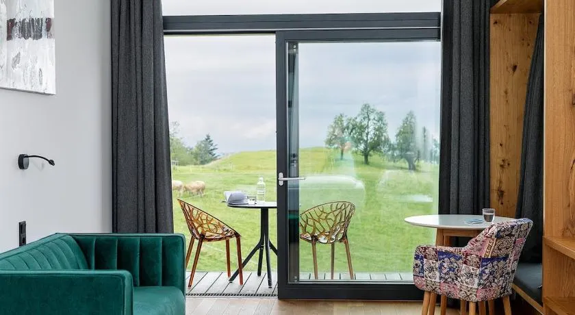 Design-Chalet mit Teilseeblick, Pool, Spa & Restaurant - Image 1