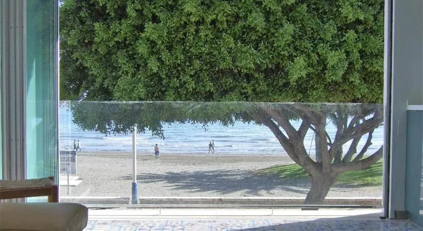 Beachfront House on 1st Line - Image 1