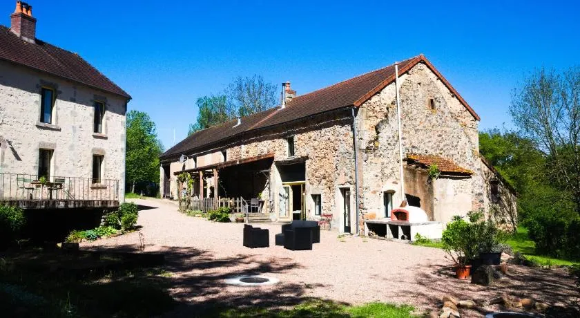 Hotel Camping sur Yonne - Image 1