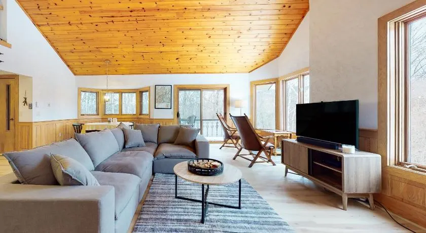 White Mountain Chalet - Image 1