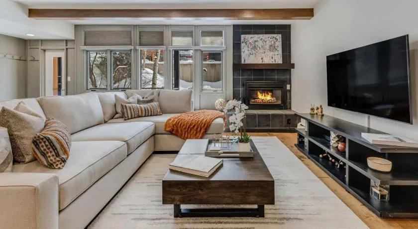 Updated Core 3 BR, 3 BA with AC, Pool & Hot-tub! - Image 1
