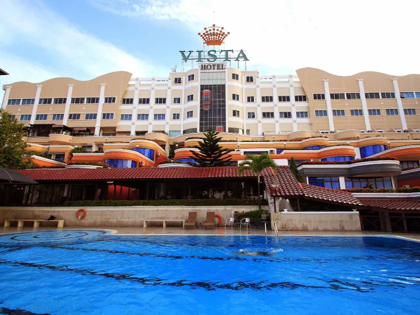 Crown Vista Hotel - Image 1