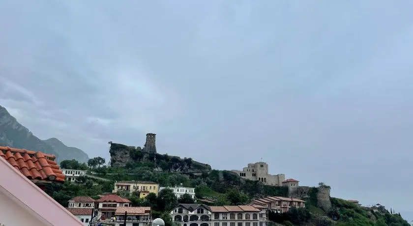 --HOTEL DEAL-- Rooms With Castle View - Image 1