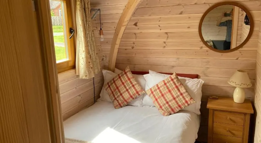 Owl Glamping Pod - Image 1
