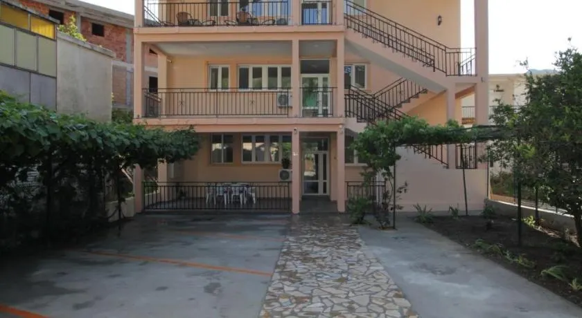 Apartments Centar Sutomore - Image 1