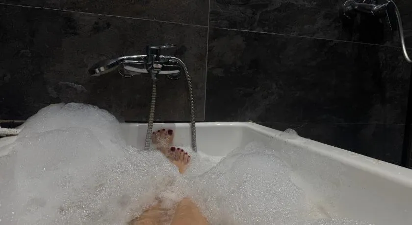 LIT Apartments, Jacuzzi - Image 1