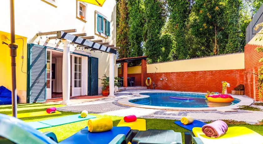 Jacuzzi, garden, pool & barbecue beach House, 15mn from Lisbon center - Image 1