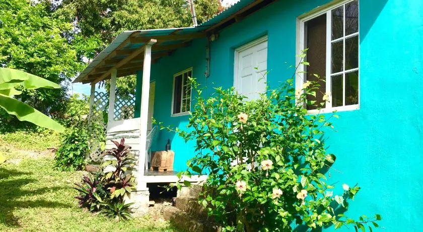 Easymans' Winifred Beach Cottage - Image 1