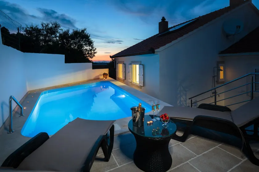 Holiday house Andre Nerezisca, Island Brac - Image 1