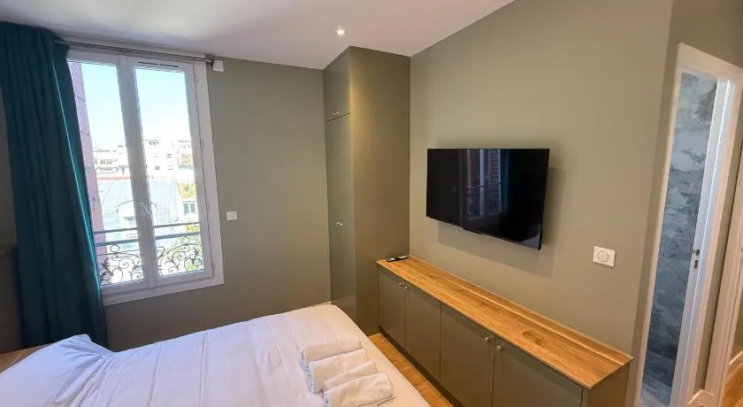 Alma Hotel - Image 1