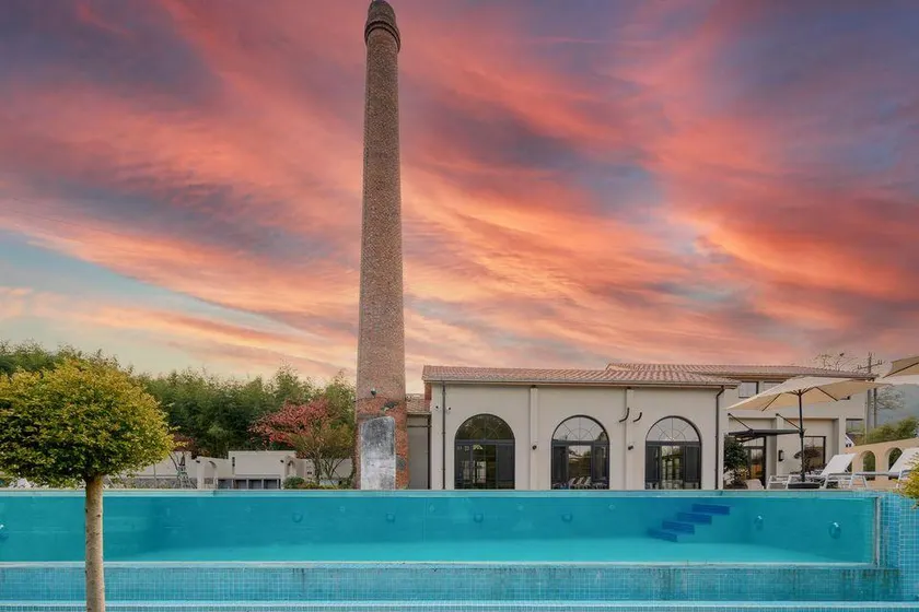 Moganshan Dashuxia · Creek Tracing Swimming Pool Mingsha Wenquan Vacation Boutique Stay - Image 1