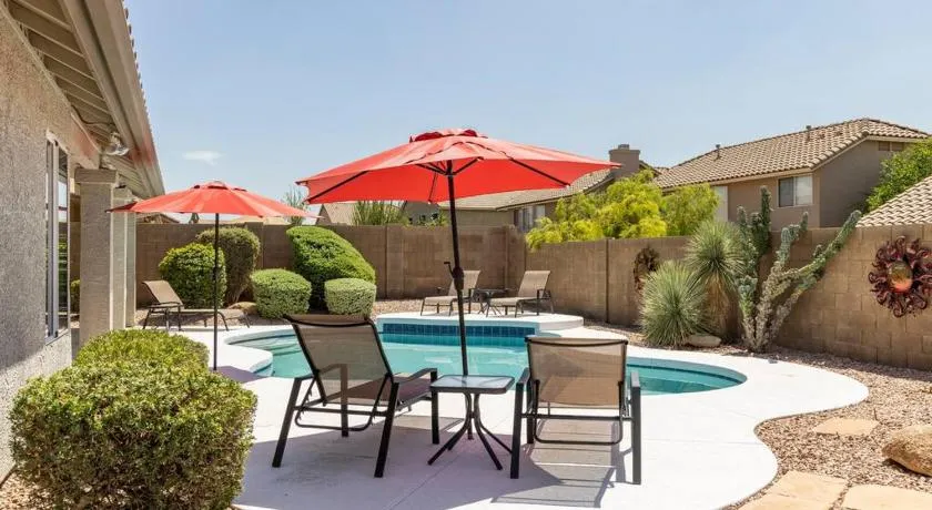 Cave Creek Classy 4 bedrooms, Heated pool, pool table - Image 1