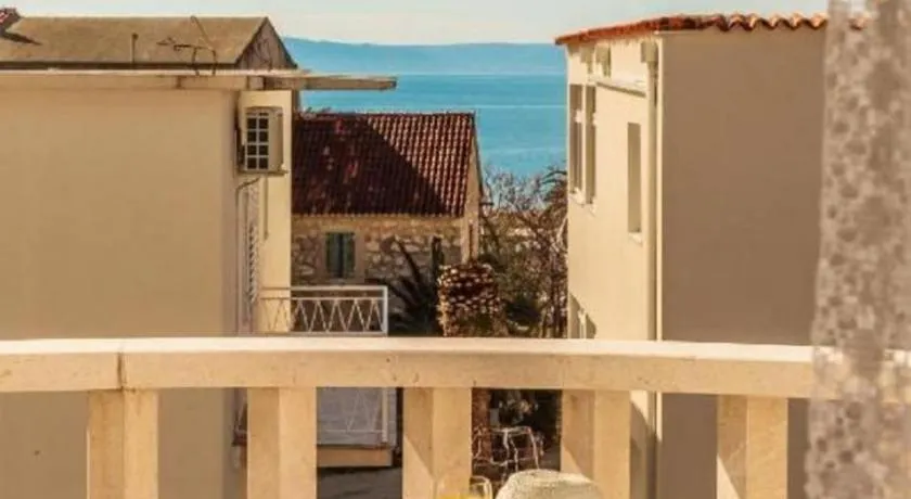 Apartments and Rooms Happiness - Image 1